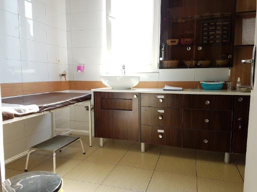 عکس درمانگاه و داروخانه شریف