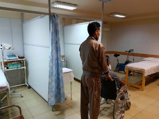 عکس درمانگاه و داروخانه شریف