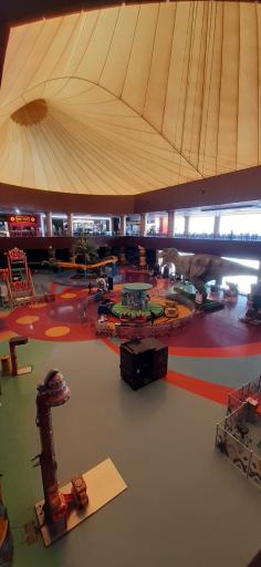 عکس شهربازی سربسته ایران لند