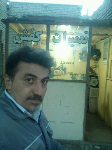 عکس تعمیرات کفش و کیف استاد یحیی