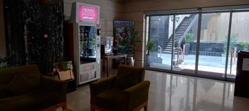 عکس مجتمع تجاری اقامتی حیات شرق