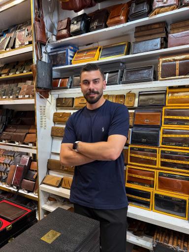 عکس فروشگاه چرم دقت