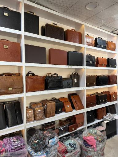 عکس فروشگاه چرم دقت