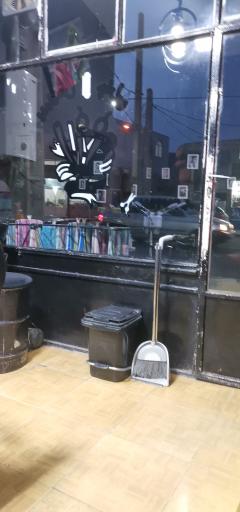 عکس پیرایش چارلی 