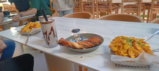 عکس فست فود دکتر کالری(شعبه ۳)