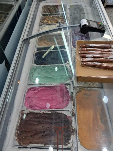 عکس بستنی فروشی 