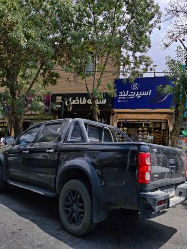 عکس فروشگاه لباس اسپرت لند