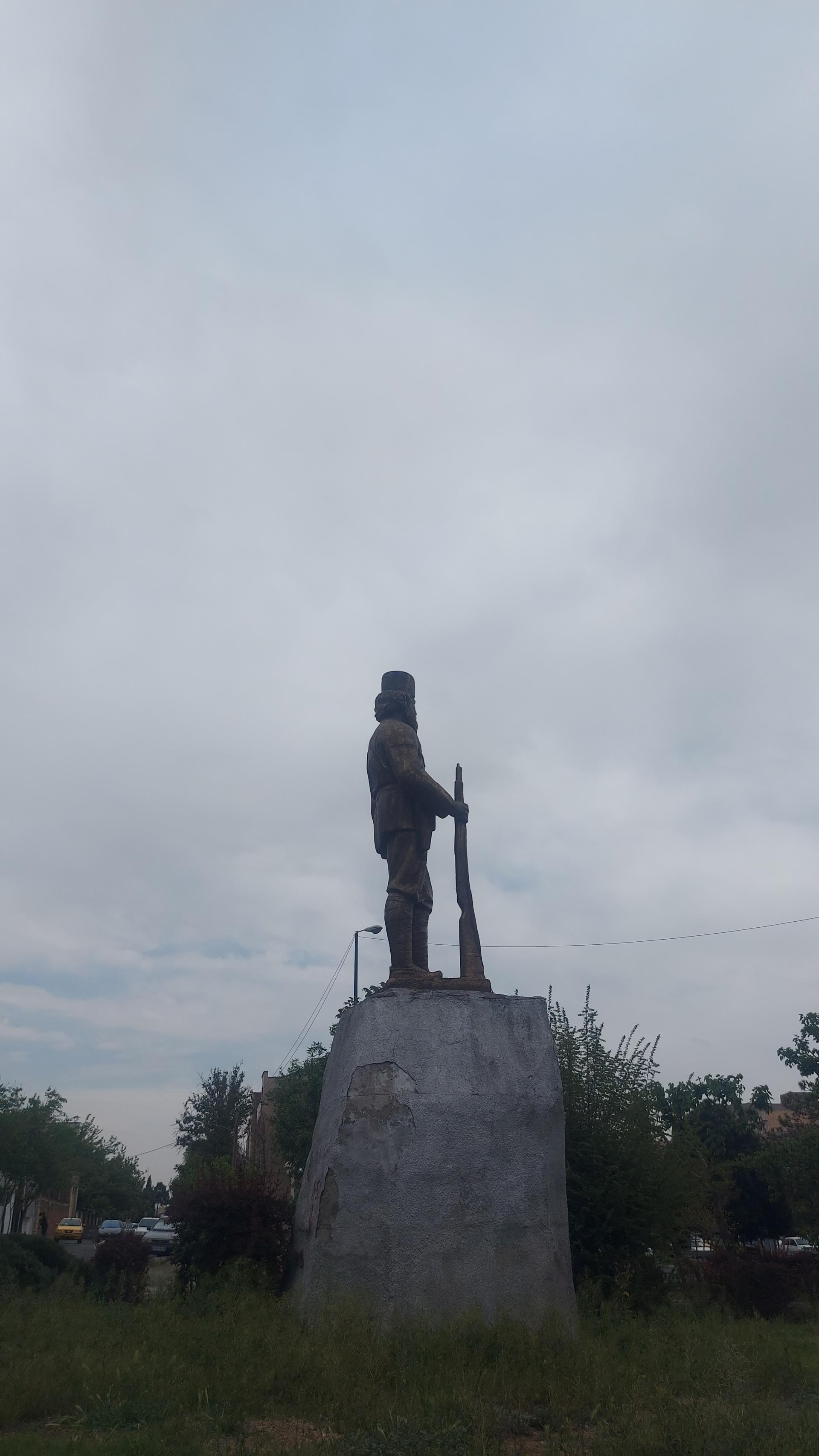 عکس مجسمه سردار جنگل