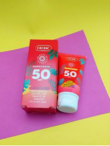 عکس فروشگاه لوازم آرایشی بهداشتی نازگل