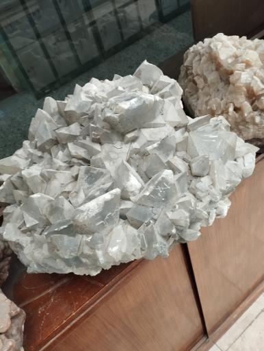عکس دانشکده علوم زمین