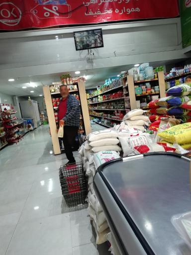 عکس فروشگاه افق کوروش