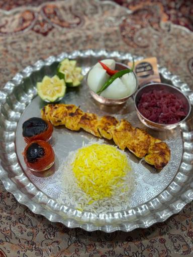 عکس تهیه غذای گل مریم 