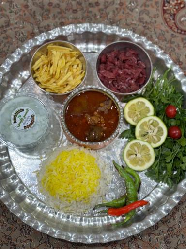 عکس تهیه غذای گل مریم 