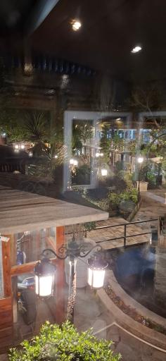 رستوران بی نام