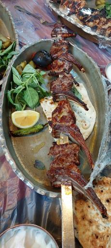 رستوران بی نام