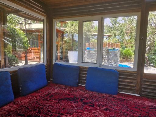 رستوران بی نام