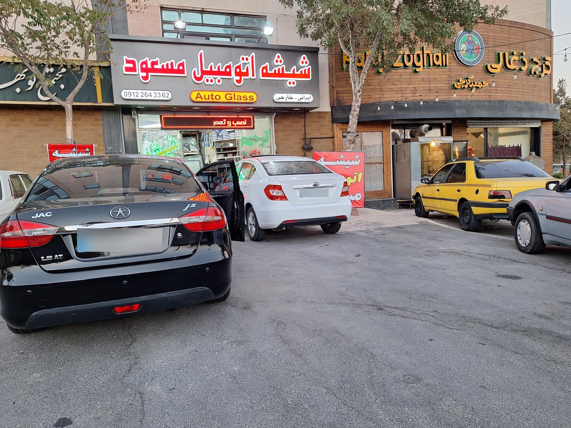 عکس شیشه اتومبیل مسعود
