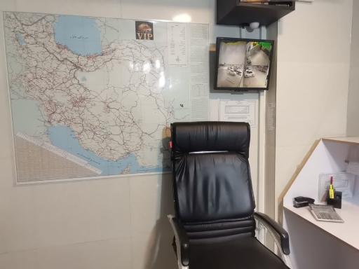 عکس باربری و حمل و نقل جوان بار قم