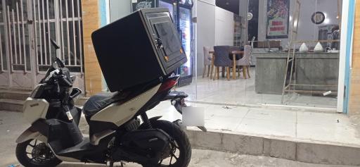 عکس رستوران و بیرون بر ماکان 