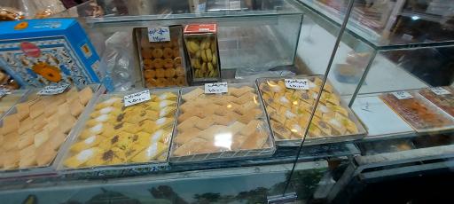 نان شیرینی و یوخه پزی شکوفه