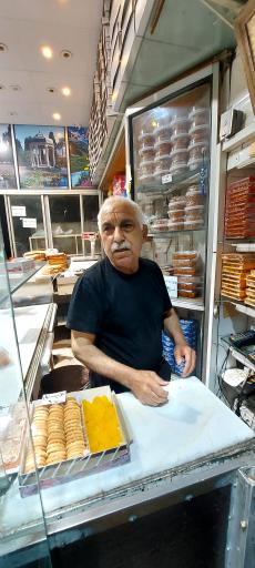 نان شیرینی و یوخه پزی شکوفه