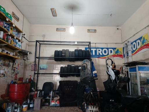 عکس پنچرگیری و بالانس چرخ معینی