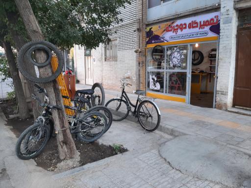 عکس تعمیرگاه دوچرخه حکمت