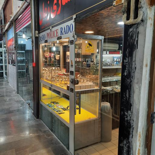 عکس فروشگاه و ساعت سازی زمان