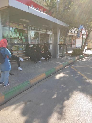 عکس ایستگاه اتوبوس شهید آوینی 1