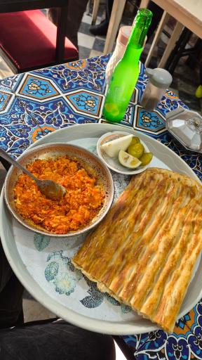 عکس صبحانه سرا و دیزی سرای گلچین 
