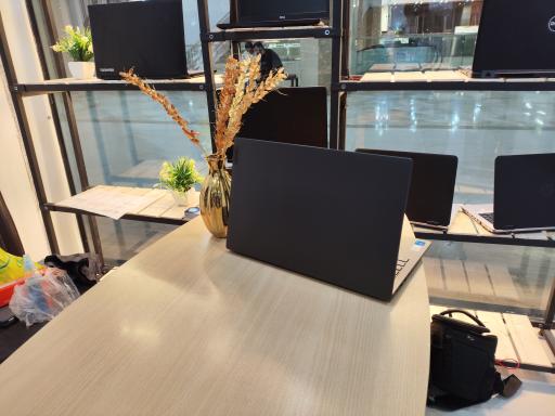 عکس فروشگاه هلیا سیستم