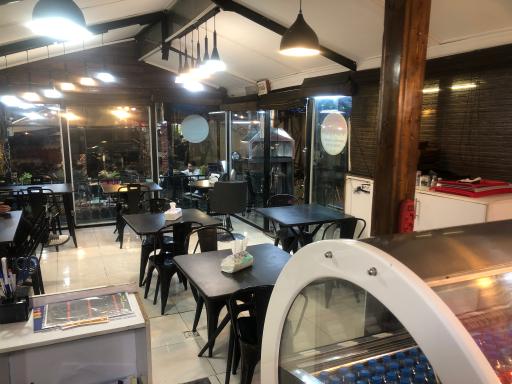 عکس رستوران ایتالیایی پاویانو