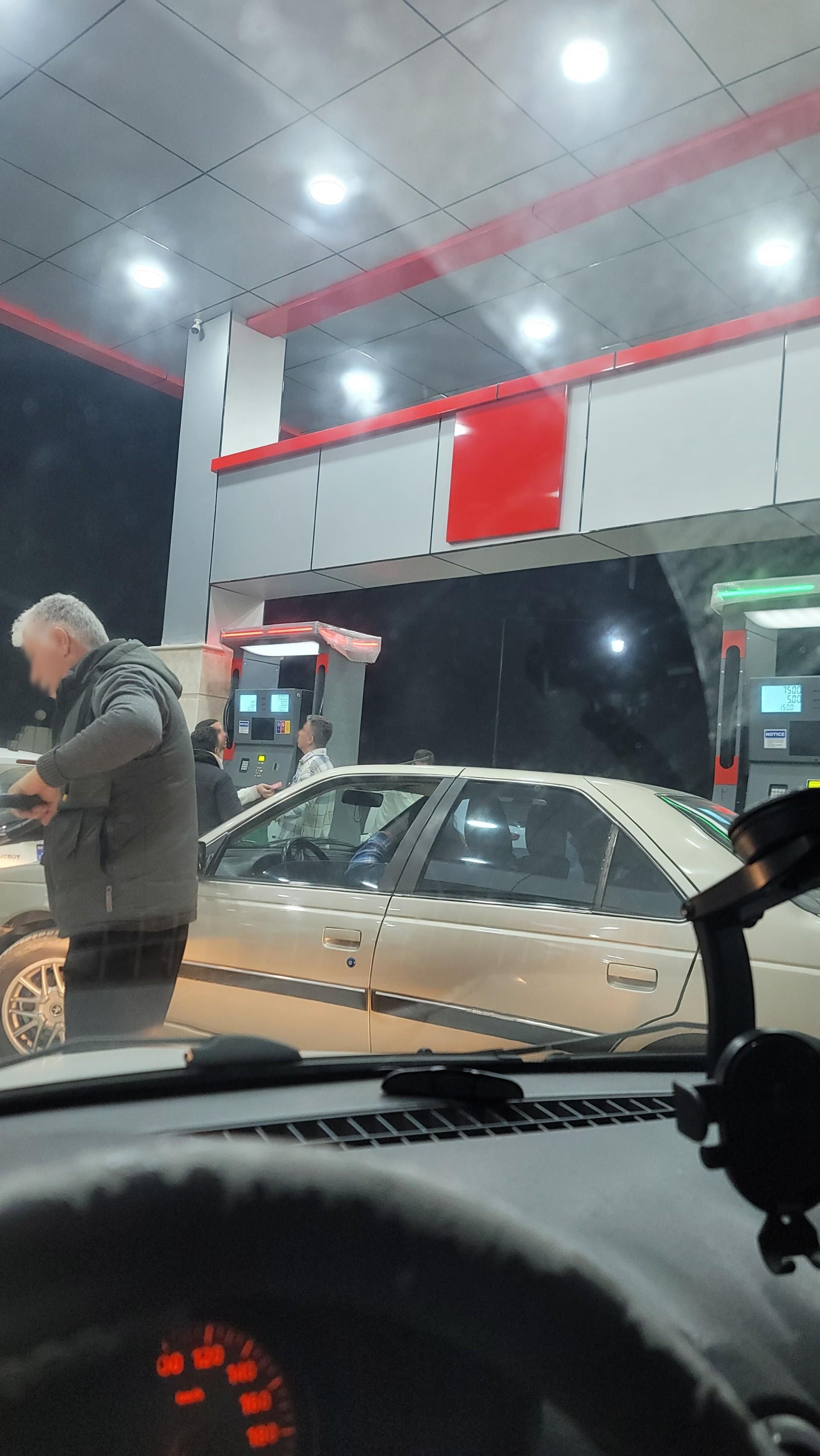 عکس جایگاه بنزین 
