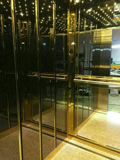 عکس آسمان آسانسور 