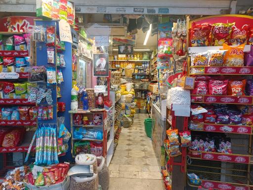 عکس مواد غذایی پدر و پسر حزین