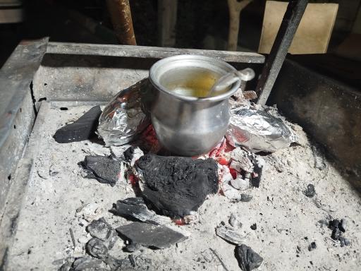 عکس ساندویچ سیب‌زمینی ذغالی (تنوری) و تخم‌مرغ آرمان