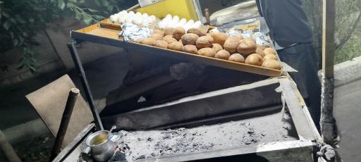 عکس ساندویچ سیب‌ زمینی ذغالی و تخم‌ مرغ آرمان