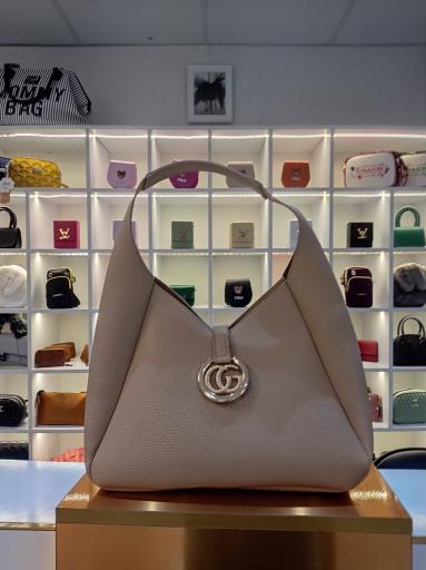 عکس فروشگاه کیف و کفش پرلا