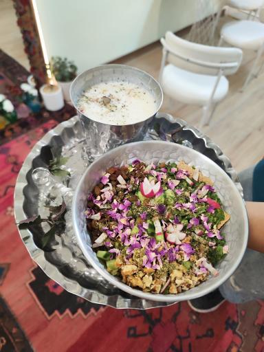 عکس کافه رستوران آوان