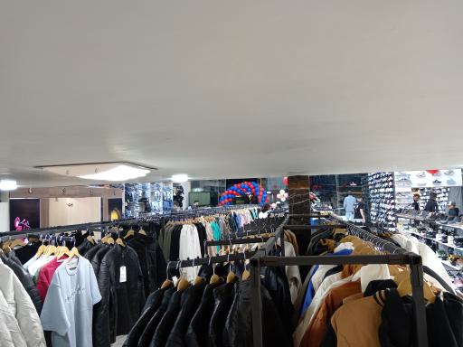 فروشگاه کفش و پوشاک آپاما