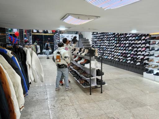 فروشگاه کفش و پوشاک آپاما