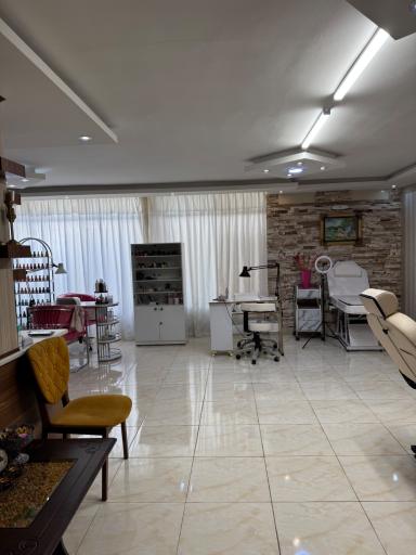 عکس سالن زیبایی گلارین 