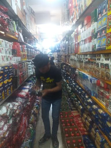 عکس سوپرمارکت باران