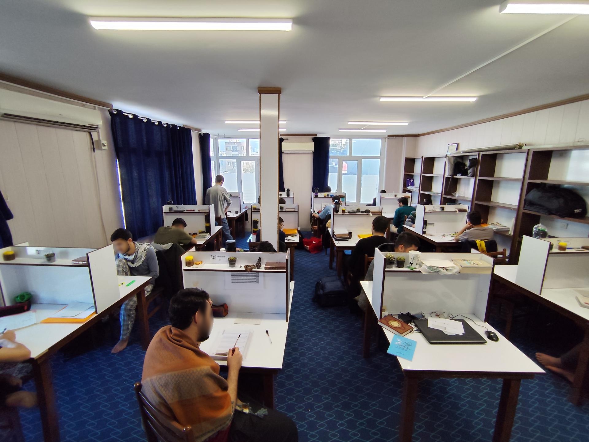 عکس کتابخانه عمومی مسجد امام حسین (ع)