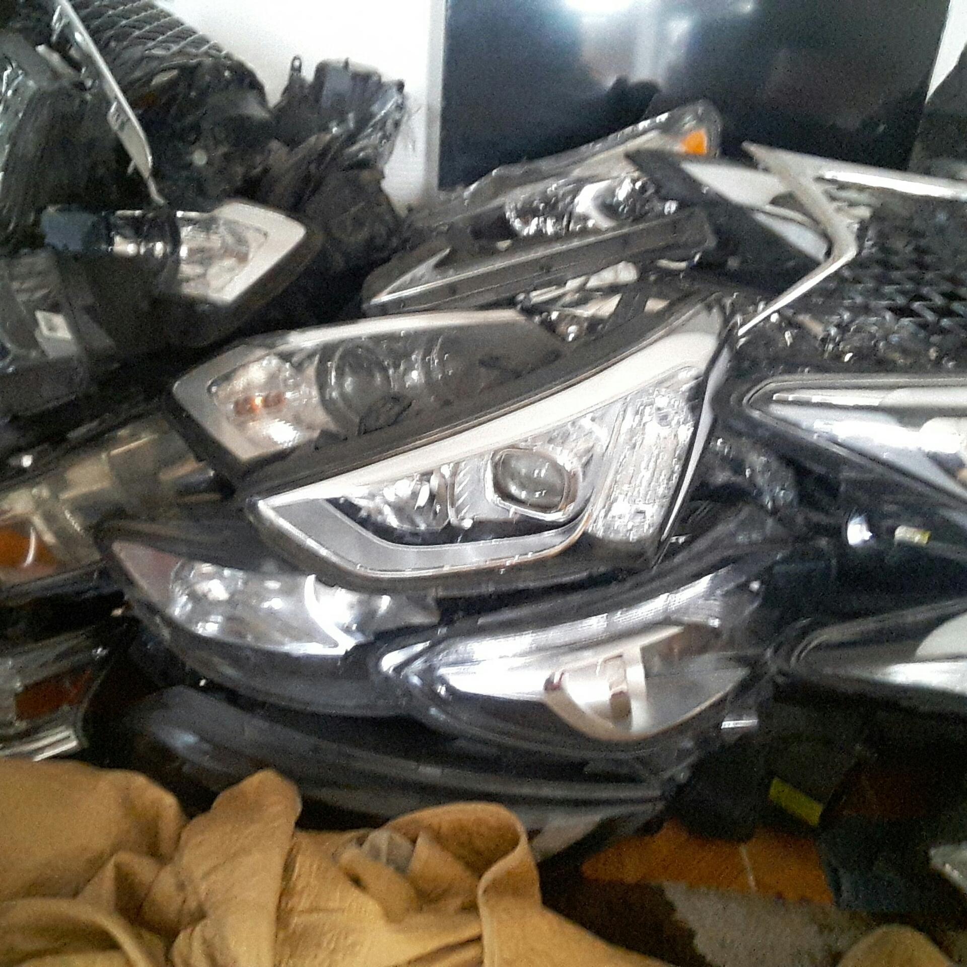 عکس تعمیرات تخصصی چراغ خودرو‌‌‌ کافه چراغ