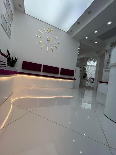 دکتر گل وش نوبری متخصص دندان پزشکی