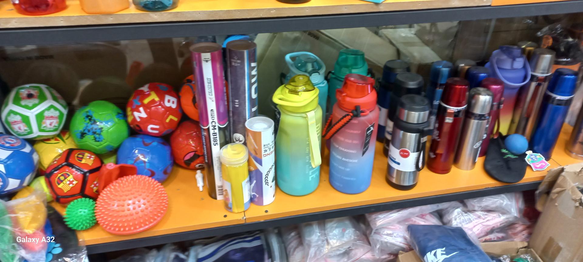 عکس عمده فروشی تجهیزات والیبالی