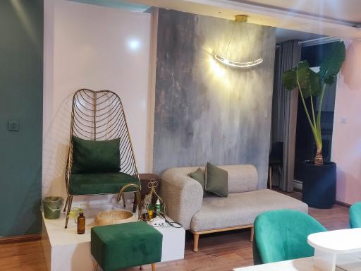 عکس سالن زیبایی بنفشه