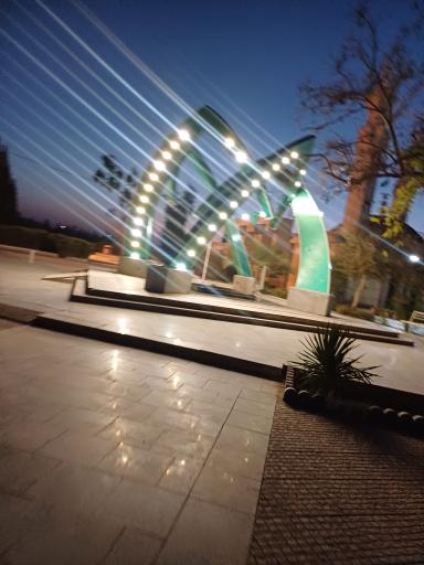 عکس مزار شهید تحویلیان و شهدای گمنام