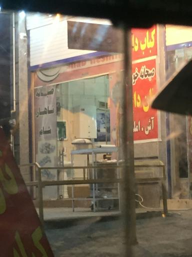 عکس صبحانه خوری کباب داغ ،نان داغ